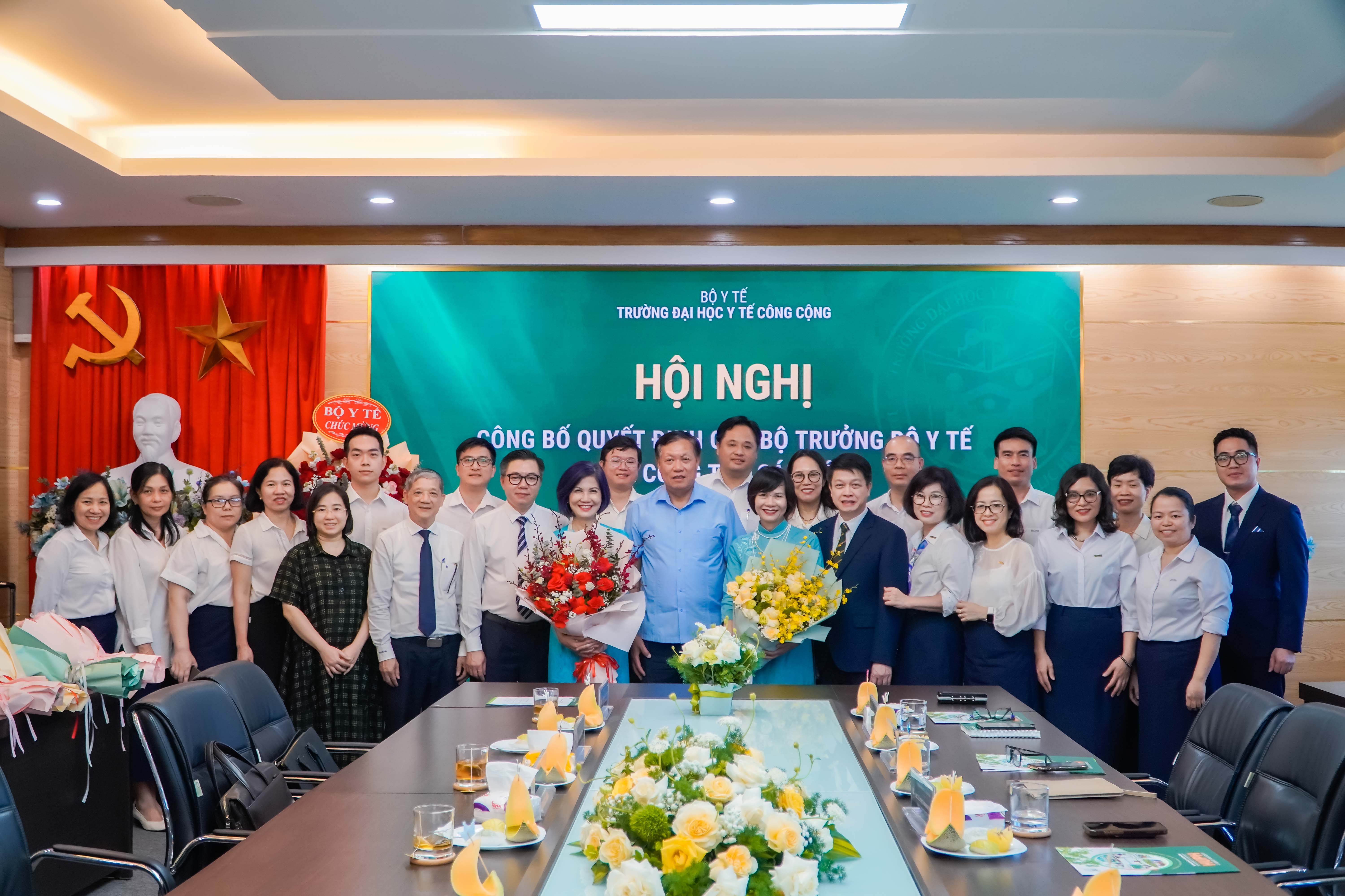 Toàn thể Hội nghị