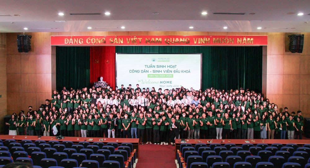 Tuần sinh hoạt công dân - sinh viên đầu khóa năm học 2024 - 2025