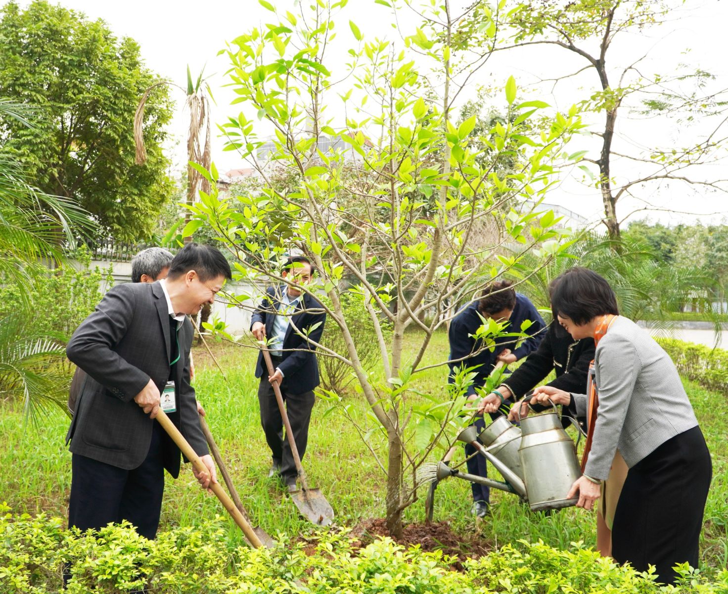 Trường Đại học Y tế công cộng hưởng ứng “Tết trồng cây đời đời nhớ ơn Bác Hồ” Xuân Ất Tỵ 2025