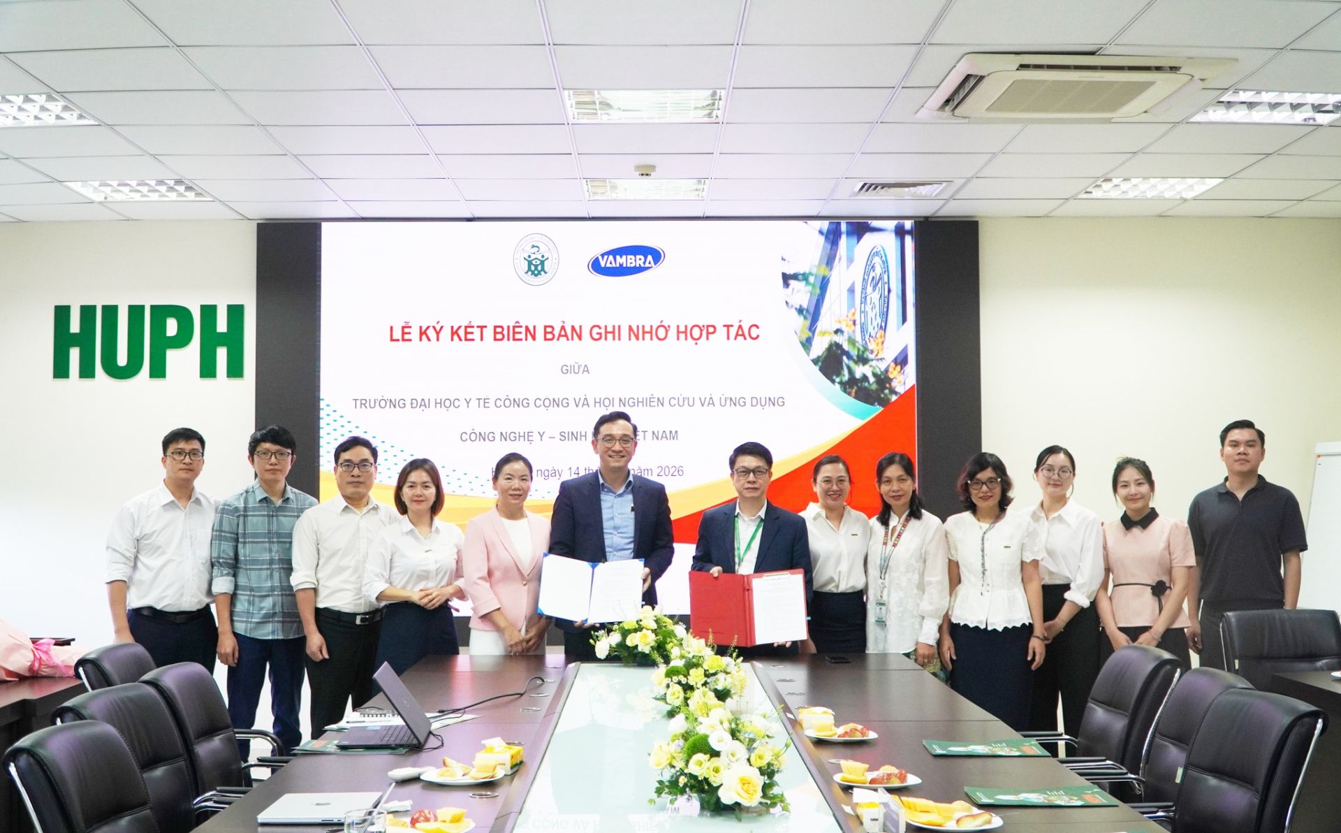 Lễ ký kết Biên bản ghi nhớ hợp tác (MOU) giữa Hội Nghiên cứu và Ứng dụng Công nghệ Y - Sinh Việt Nam và Trường Đại học Y tế công cộng