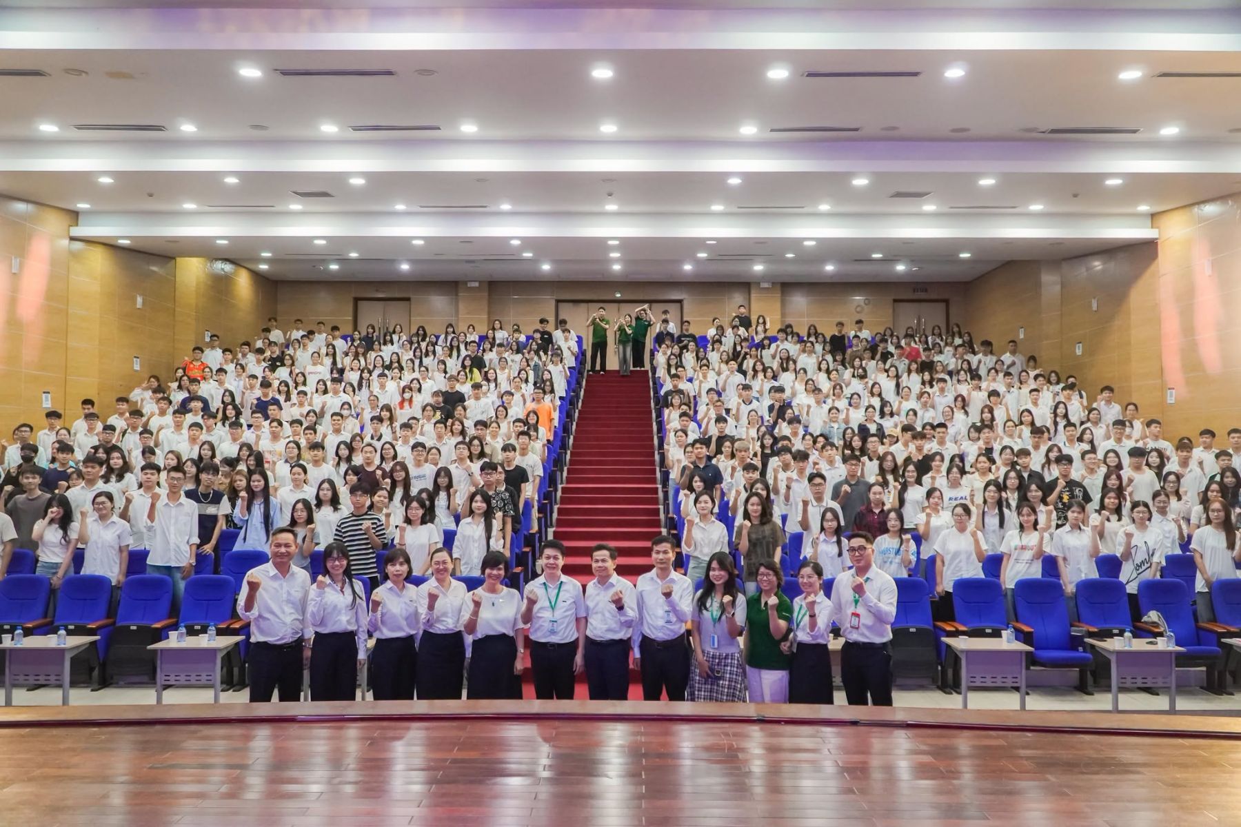 Tuần sinh hoạt công dân - sinh viên đầu khóa năm học 2026 - 2027