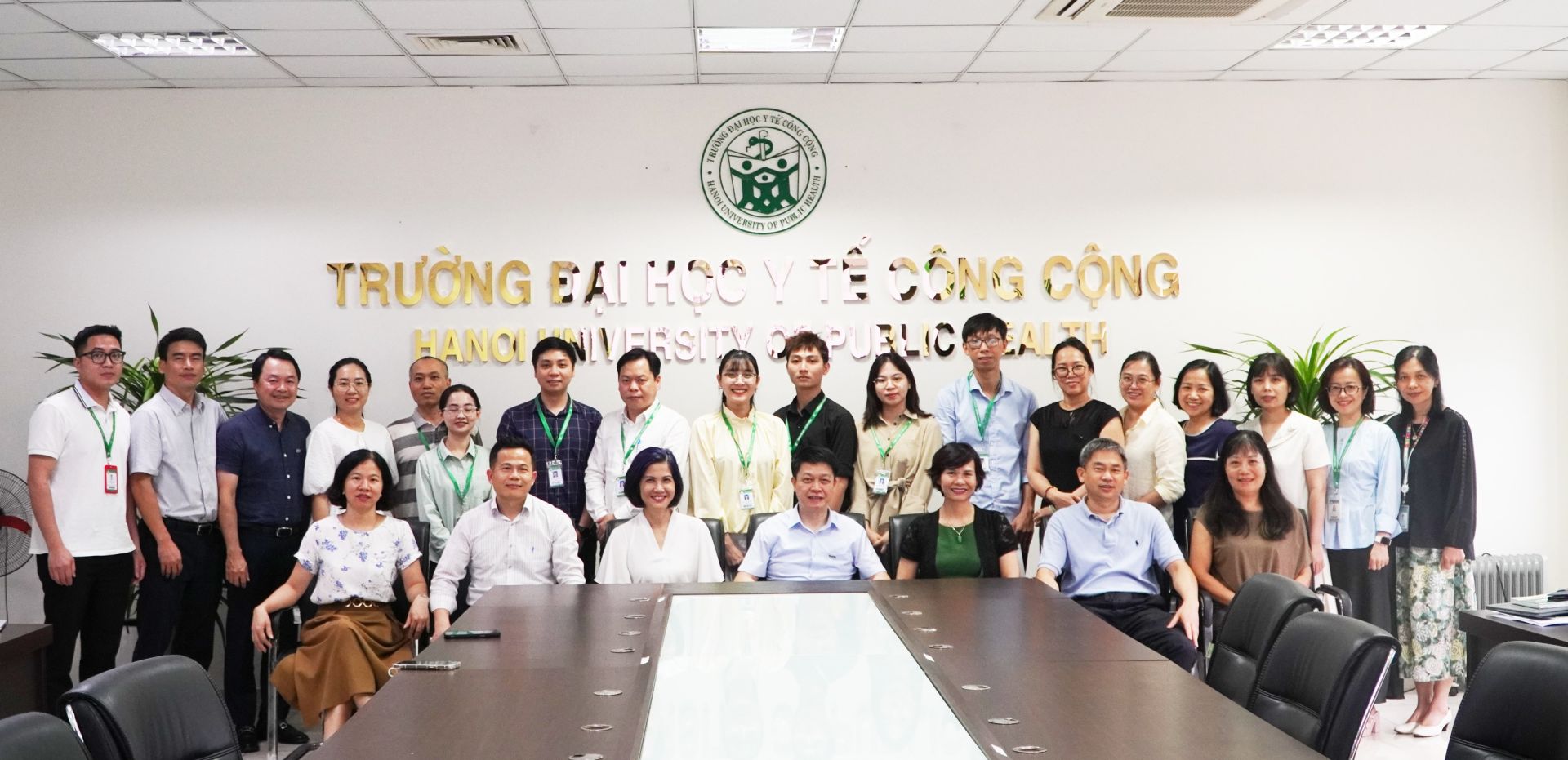 Trường Đại học Y tế công cộng gặp mặt chào mừng nhân sự mới 6 tháng đầu năm 2026
