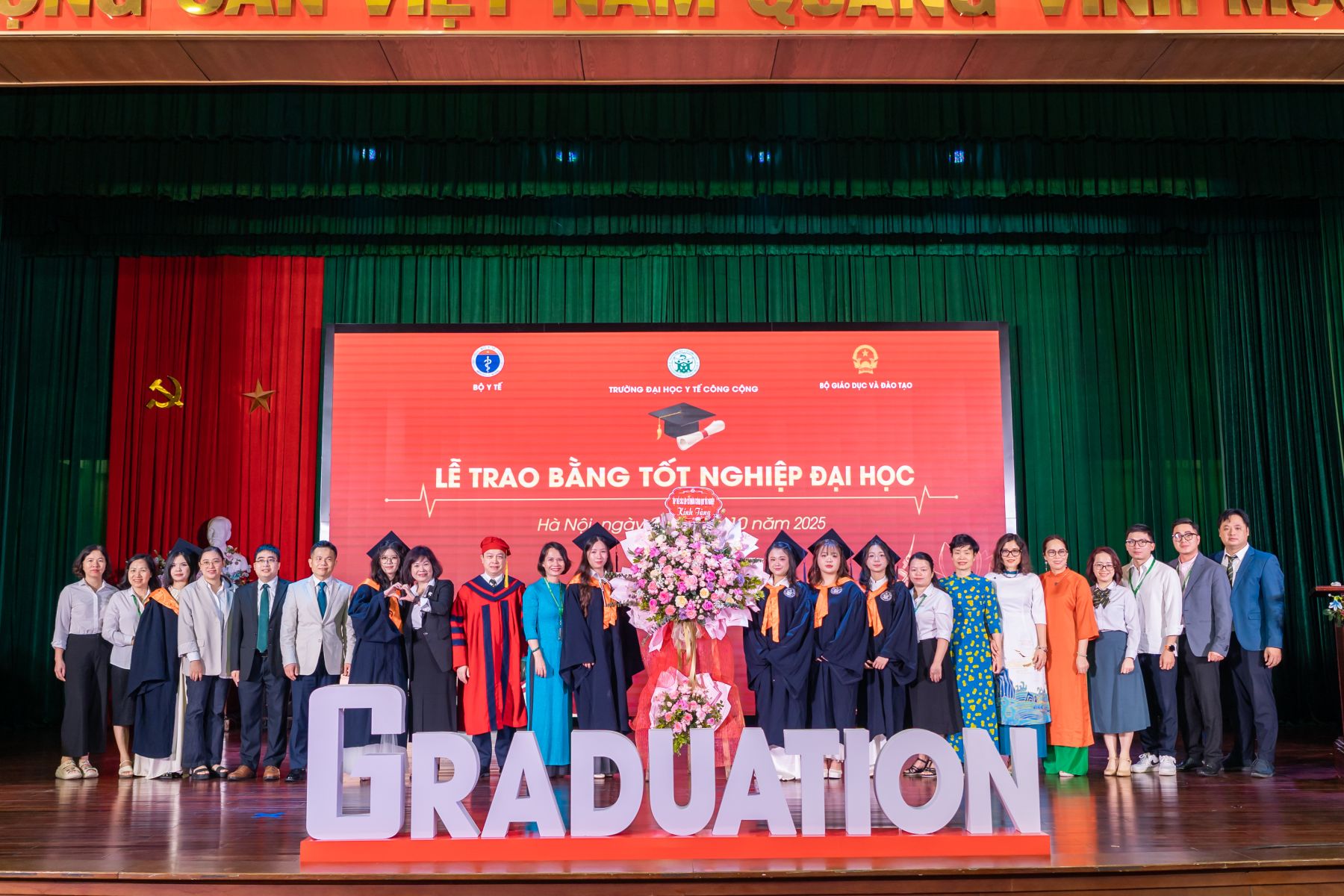 Lễ trao bằng tốt nghiệp tiến sĩ, chuyên khoa cấp II, thạc sĩ, chuyên khoa cấp I và cử nhân tháng 10/2025