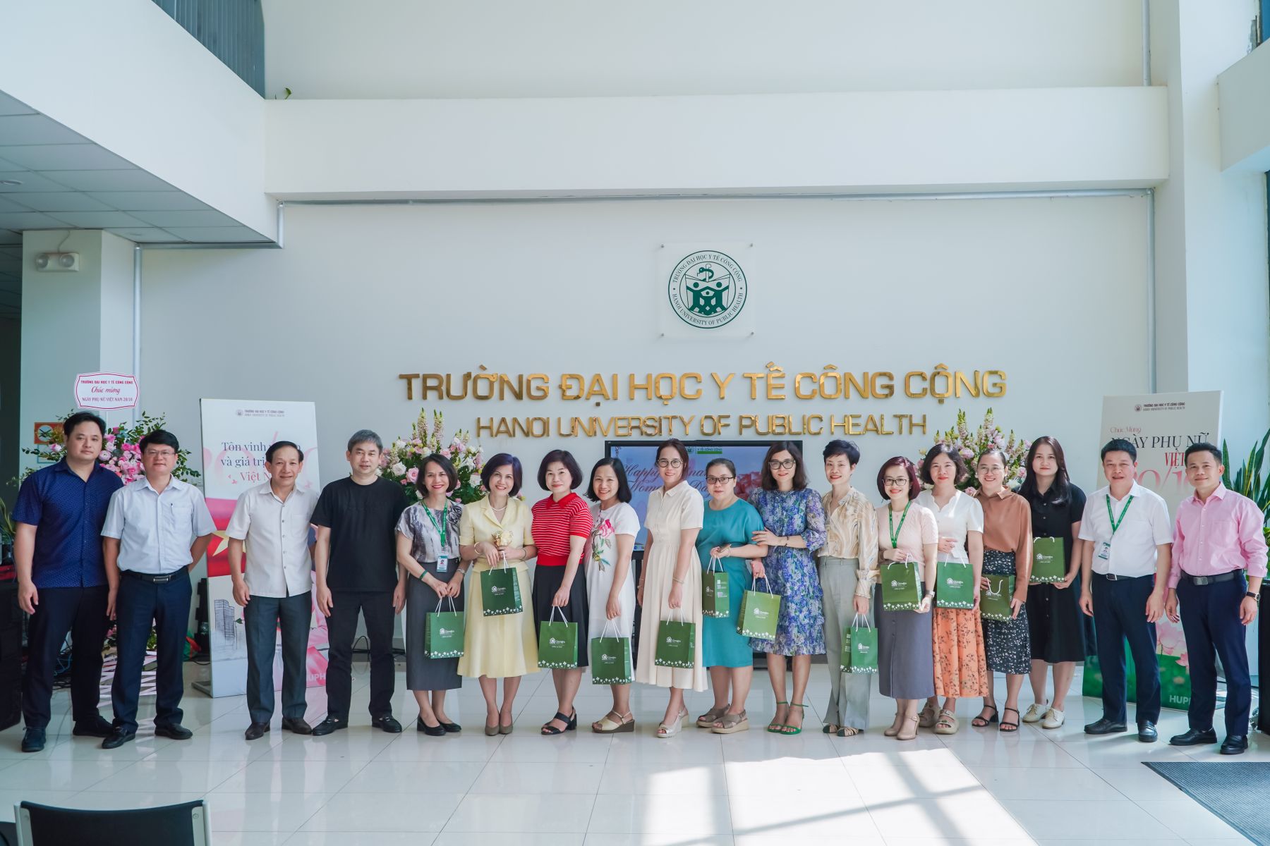 Tiệc trà chào mừng ngày Phụ nữ Việt Nam 20/10