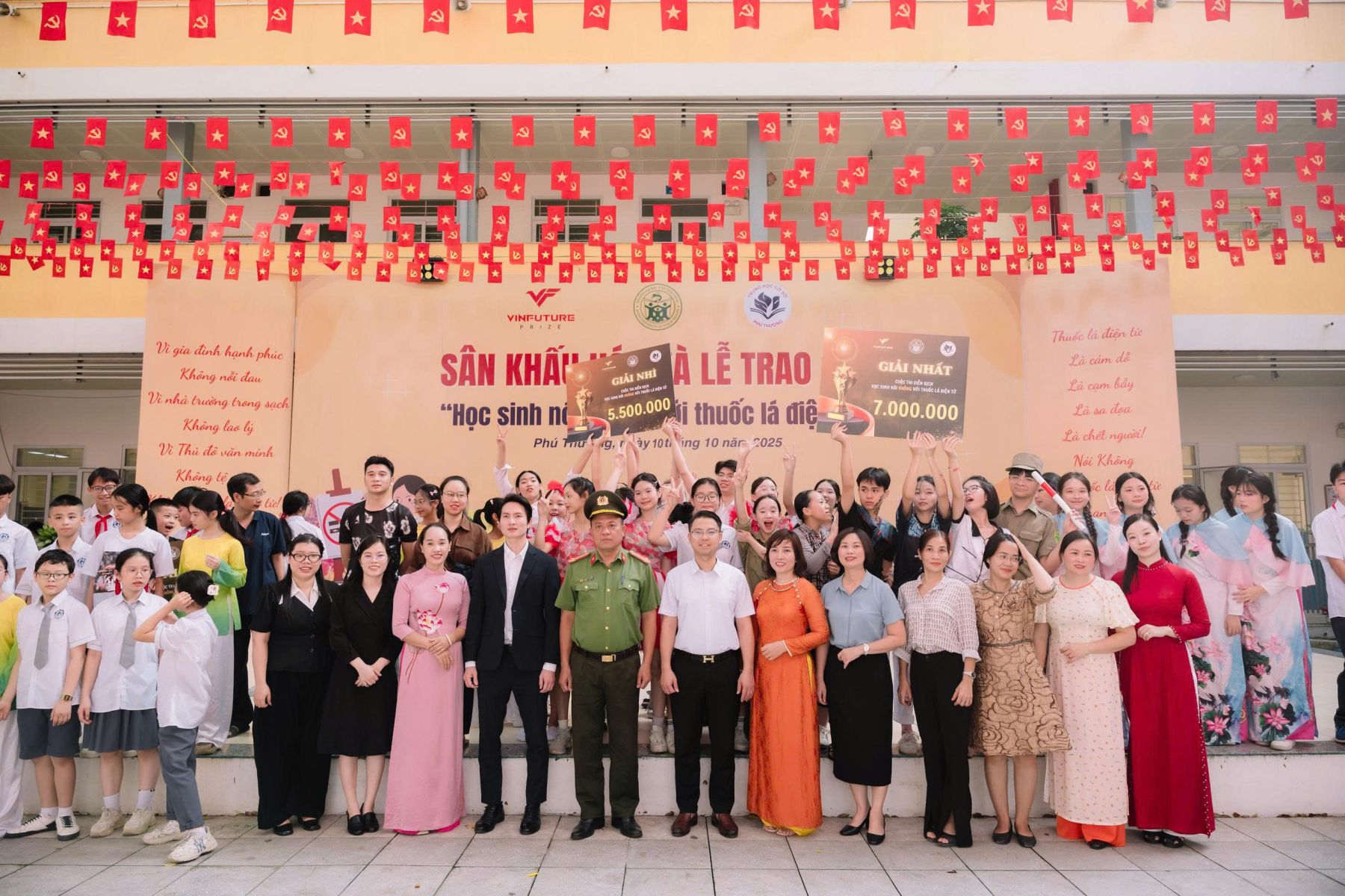 Trường Đại học Y tế công cộng đồng hành cùng học sinh nói “KHÔNG” với thuốc lá điện tử