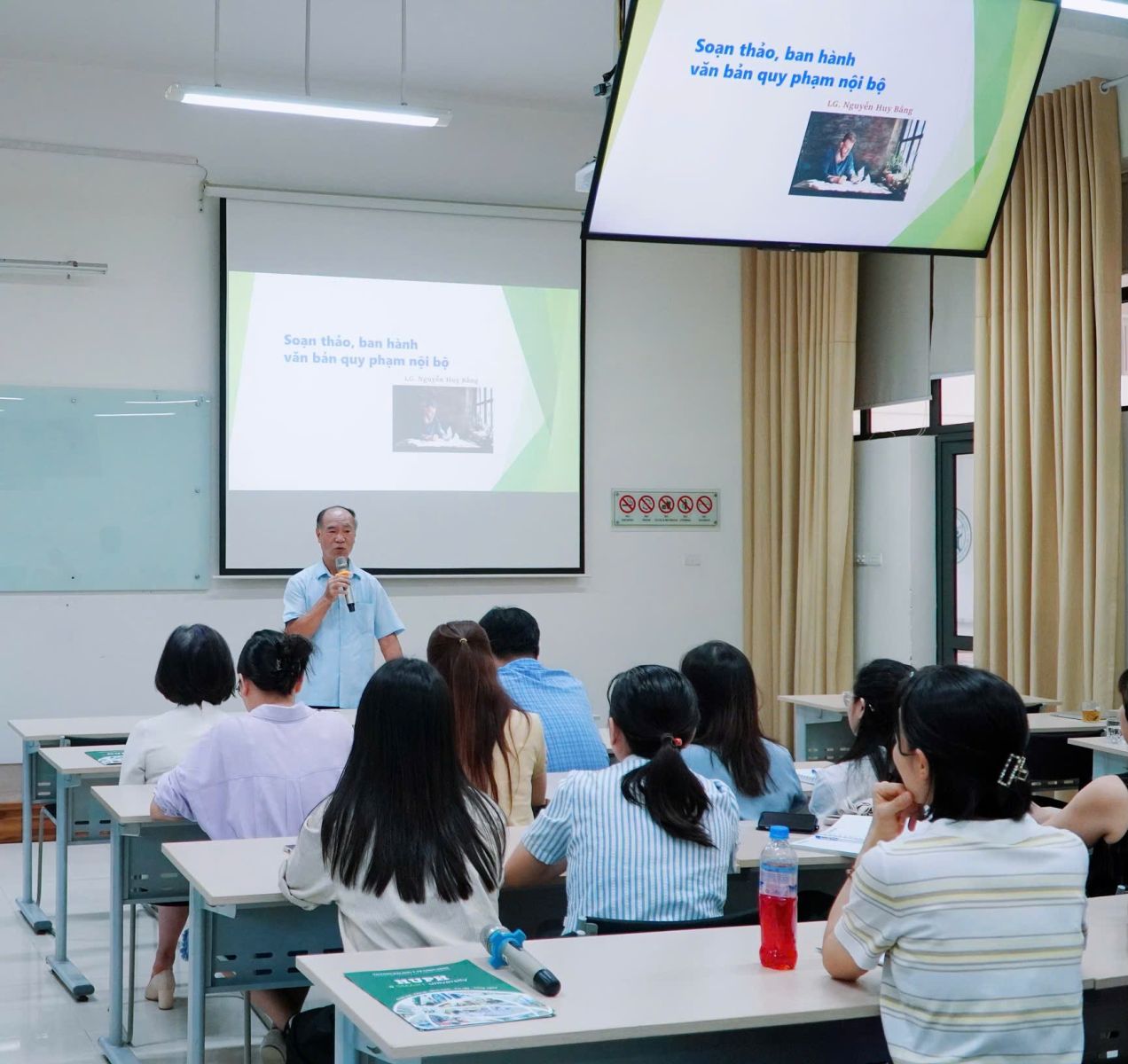 Sinh hoạt khoa học "Soạn thảo và ban hành văn bản quy phạm nội bộ"