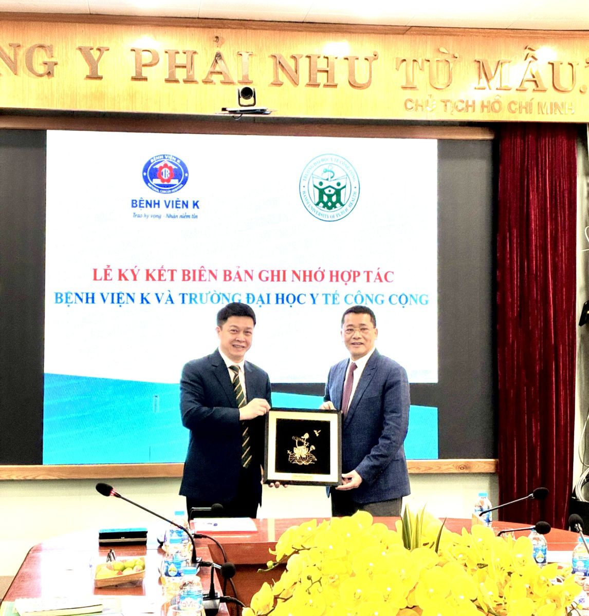 Lễ ký kết biên bản ghi nhớ hợp tác giữa Trường Đại học Y tế công cộng và Bệnh viện K cơ sở Tân Triều